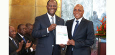 Cérémonie de remise de l’avant-projet de Constitution au Président de la République, SEM Alassane OUATTARA, par le Comité d’Experts