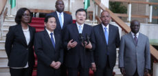 Entretien du Président de la République, S.E.M. Alassane OUATTARA, avec le Ministre chinois du Commerce, M. Qian KEMING