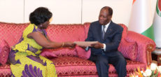 Entretien du Président de la République, S.E.M. Alassane OUATTARA, avec le Ministre ghanéen de l’Aviation, Mme Cécilia Abena DAPAAH