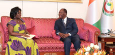 Entretien du Président de la République, S.E.M. Alassane OUATTARA, avec le Ministre ghanéen de l’Aviation, Mme Cécilia Abena DAPAAH