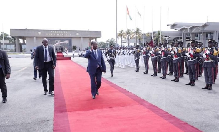 COMMUNIQUÉ RELATIF AU DÉPART DE SEM ALASSANE OUATTARA À ABUJA (NIGERIA)