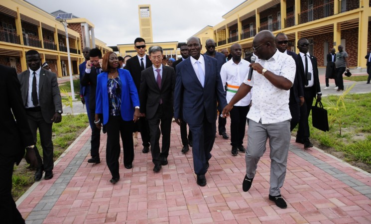 Le vice-Président de la République sur le chantier achevé du Lycée d’Excellence Alassane OUATTARA de Grand-Bassam