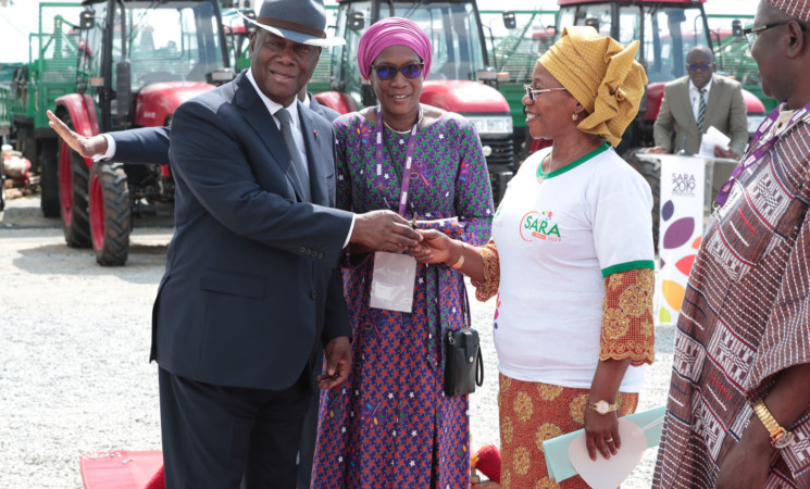 Le Chef de l’Etat a procédé à la remise de machines agricoles et a visité le SARA.