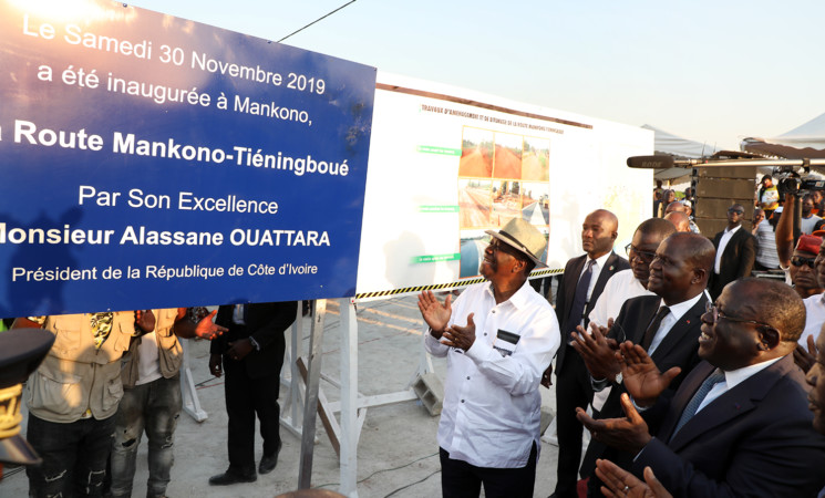 Le Chef de l’Etat a inauguré la nouvelle voie bitumée Tiéningboué – Mankono et lancé les travaux d’aménagement du tronçon Mankono - Séguéla