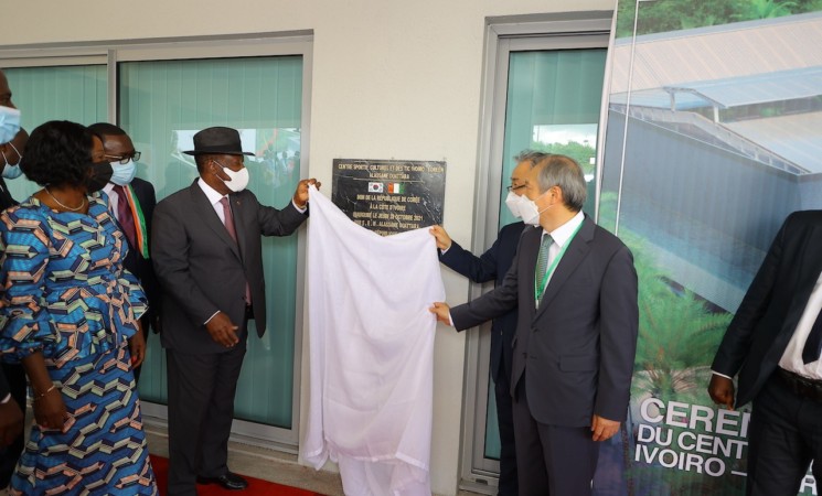 Le Chef de l’Etat a inauguré le Centre Sportif, Culturel et des TIC ivoiro coréen Alassane OUATTARA