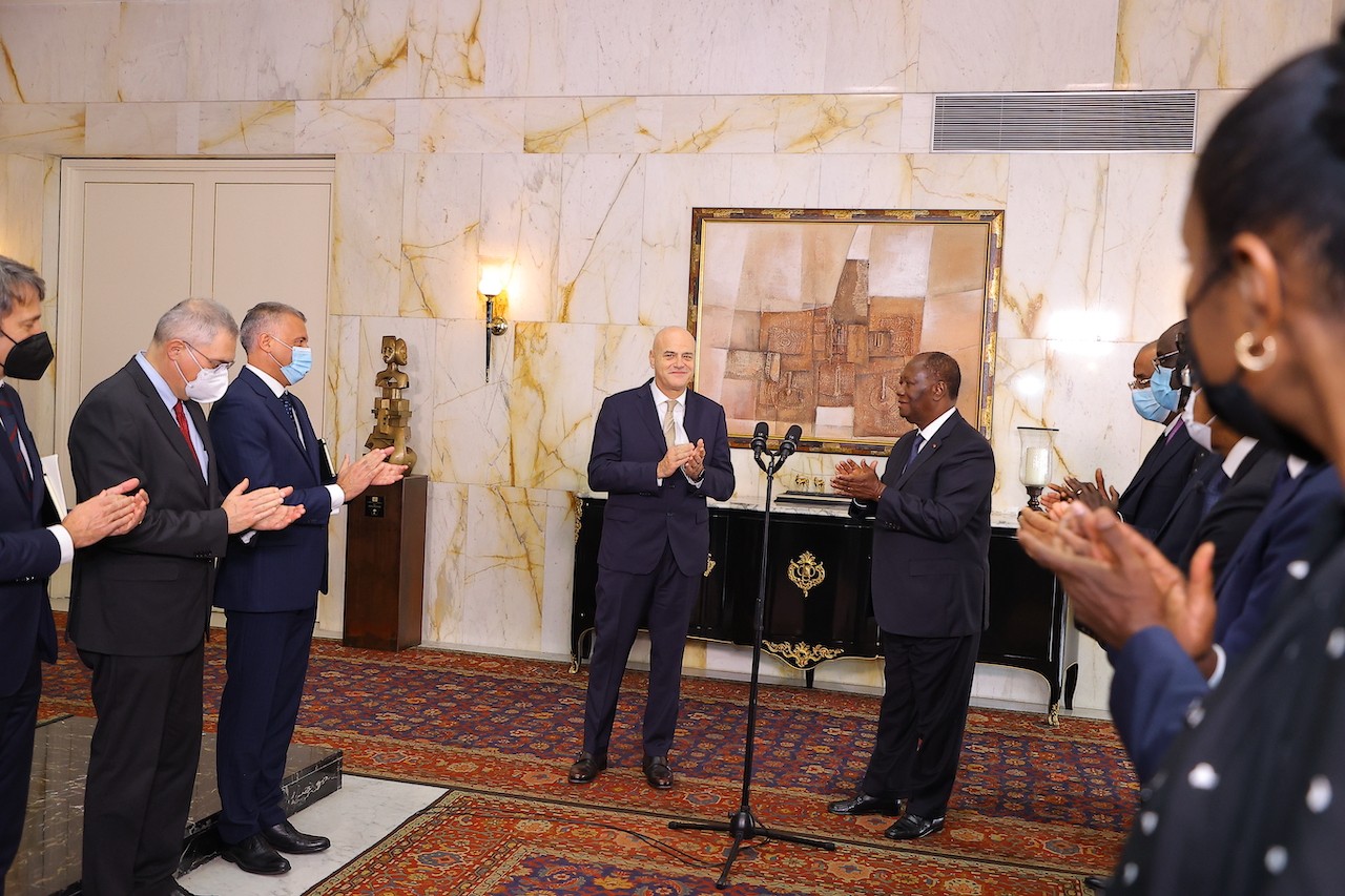 entretien du Président de la République, S.E.M. Alassane OUATTARA, avec le Président-Directeur Général de la société d'hydrocarbures ENI, M. Claudio DESCALZI