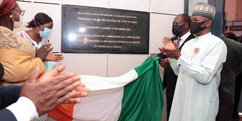 Photos de la cérémonie d'inauguration de la nouvelle Chancellerie de la Côte d'Ivoire au Nigéria, présidée par le Président de la République, S.E.M. Alassane OUATTARA, à Abuja, ce samedi 11 décembre 2021.