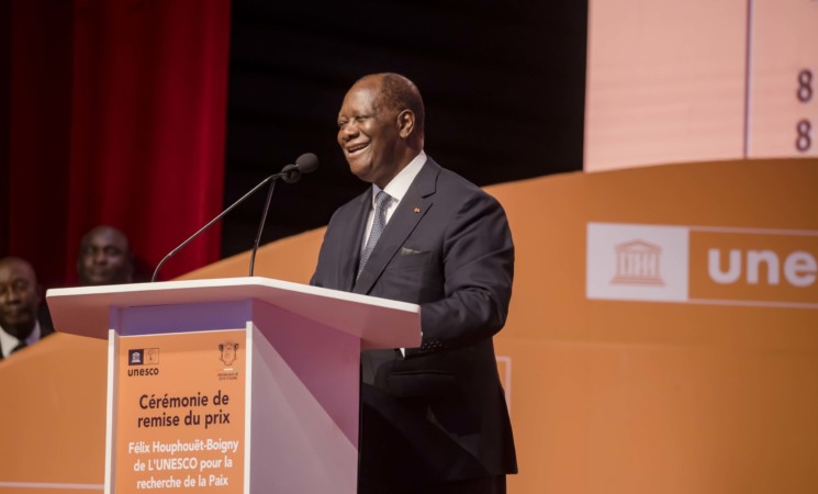 Discours du Président de la République, S.E.M. Alassane OUATTARA, lors de la cérémonie de remise du Prix Félix HOUPHOUËT-BOIGNY - UNESCO pour la Recherche de la Paix, à Mme Angela MERKEL, ancienne Chancelière d'Allemagne.