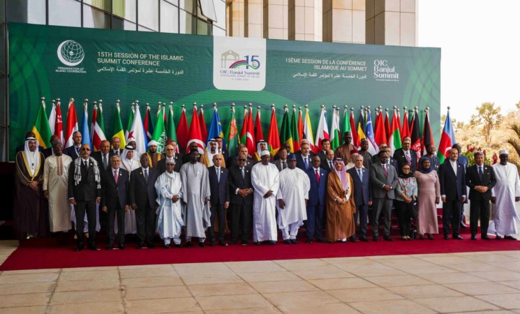 Le Vice-Président de la République a pris part aux travaux du 15e Sommet de l’Organisation de Coopération Islamique, en Gambie